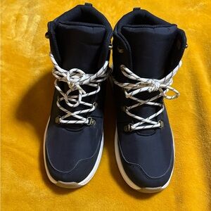 Universal Thread Black Snow Boots